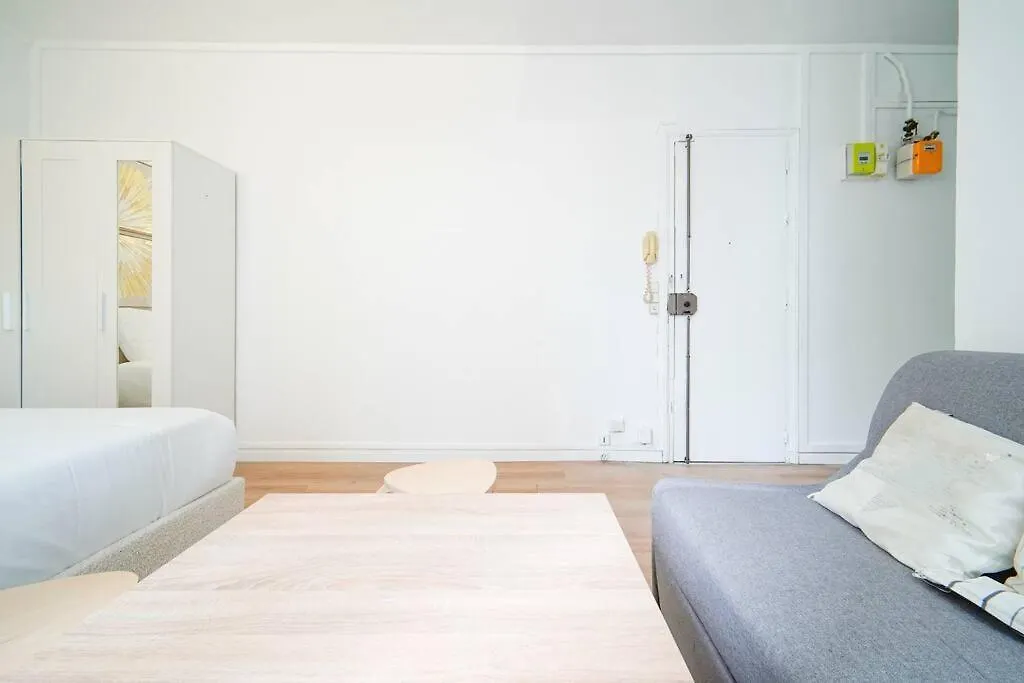 Appartement Studio Buttes-Chaumont - Hautpoul - IV Parijs